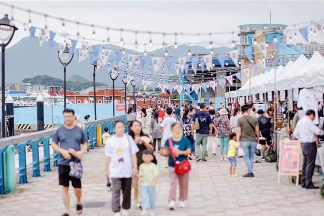 除帆船赛外，基隆市政府也在碧砂渔港现场举办潮境海湾节首场活动，吸引不少民眾参与。（基隆市政府提供／张志康基隆传真）