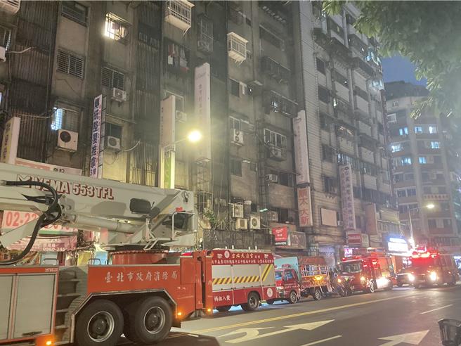 北市萬華鑽石大樓發生火災現場無人受傷。（翻攝畫面）
