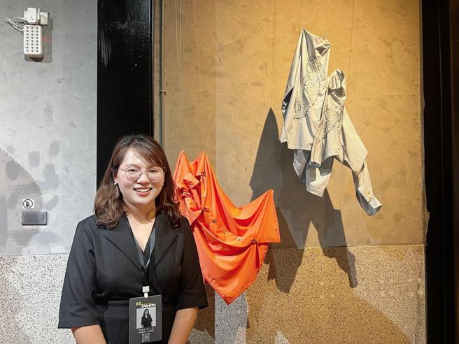 服裝設計新銳陳一吟同學與設計系列作品「祝福」。圖/謝易晏