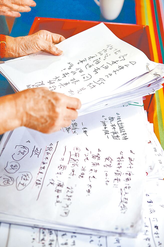 雷骧的病中手稿。（邓博仁摄）