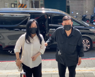 余天、李亞萍很想孫子   現身士林地院調解