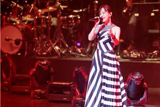 彭佳慧新加坡開唱徐若瑄力挺 　突遞上麥克風真實反應曝光了