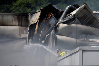 影》存3.5萬顆鋰電池！韓工廠大火連環爆 逾20工人罹難