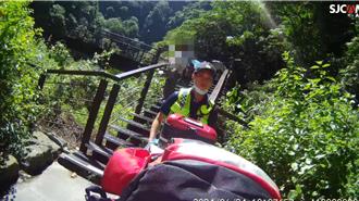 嘉義竹崎觀音瀑布健行突倒地  男無生命跡象送醫不治