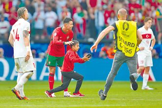 歐國盃》球迷4度亂入 葡萄牙輕取土耳其晉級