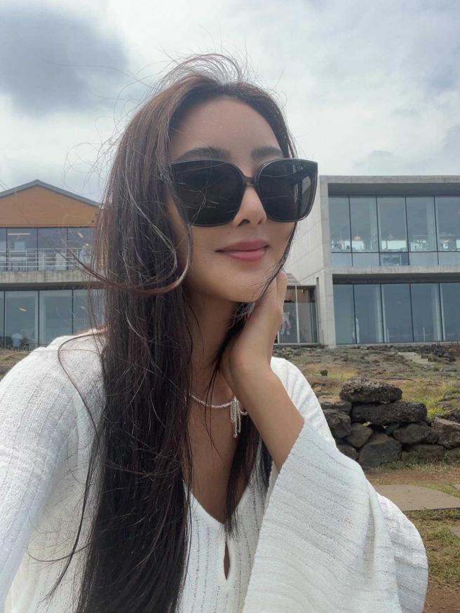 此趟韩国济州岛之旅，吴速玲吃吃喝喝拍摄了大量网美照。（图／翻摄自吴速玲脸书）