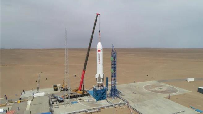 大陸試驗重複使用運載火箭，23日首次10公里級垂直起降飛行試驗成功。（新華社）