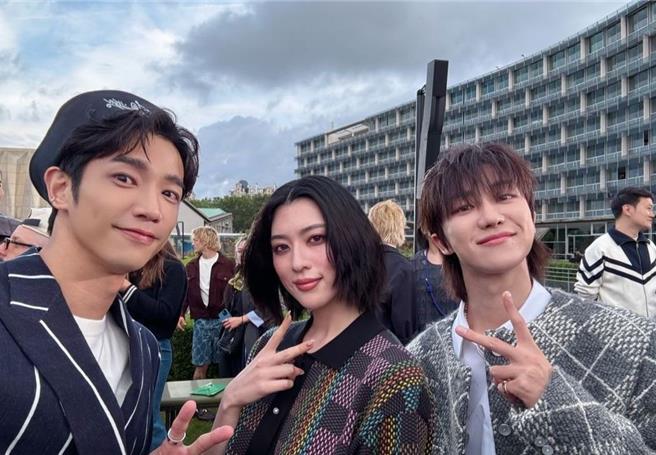 劉以豪巴黎同框三吉彩花、SEVENTEEN成員The8（徐明浩）。（劉以豪工作室提供）