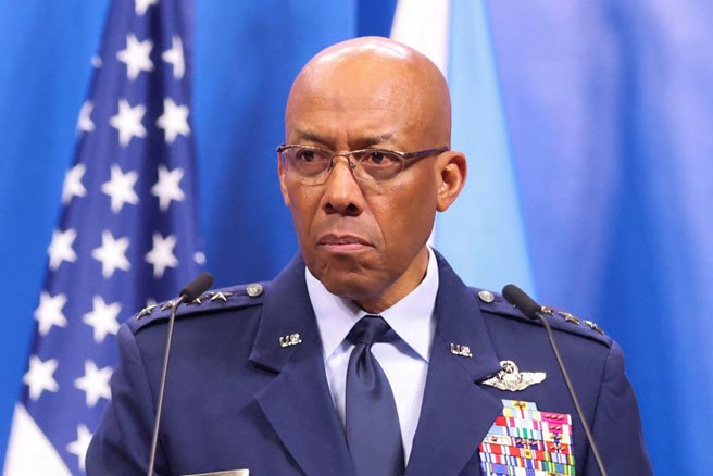 美军参谋首长联席会议主席布朗（Charles Q. Brown Jr.）表示，以色列对黎巴嫩的攻击可能会增加更广泛战争的风险。（路透社）