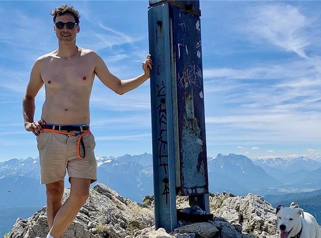 影帝佛洛里昂大衛費茲日前罕見在社群平台分享私生活登山照。（摘自IG）