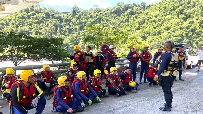 台南市政府消防局第三大队大队长陈坤宗表示，本次也藉由中程计画训练精进义消急流救生技术和默契，以利实务抢救能更得心应手。（读者提供／张毓翎台南传真）