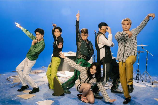 冰球乐团与YouTuber贱葆合作。（何乐音乐提供）