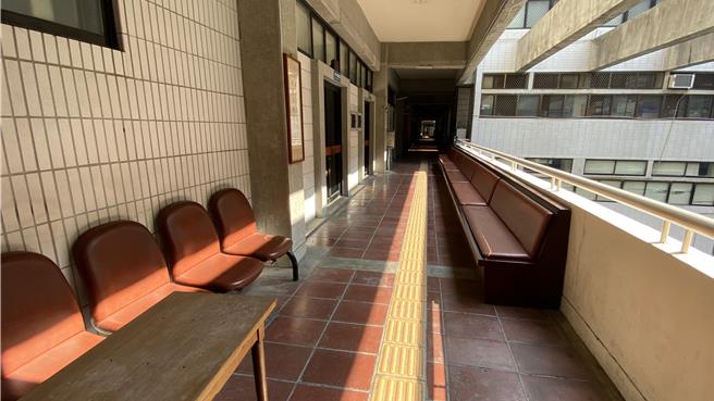 中市人夫2020年12月结婚，指控老婆每月狂花9至13万元不等，家庭入不敷出、衝突不断，她常辱骂他「小鸡鸡」，哭闹要胁自杀，他长期饱受精神家暴，婚姻已回復无望，诉请离婚。法官判准，女方需每月支付抚养女儿费9000元及代垫费16万余元。（本报资料照片／陈淑芬台中传真）