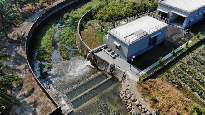 屏东县连续3年荣获全国水质保护及土壤整治考核「特优」，图为屏东县政府建置水质净化场改善河川水质。（屏东县环保局提供／罗琦文屏东传真）