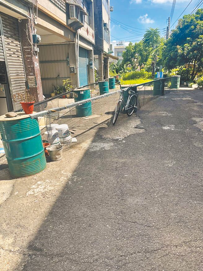 苗栗縣公館鄉都市計畫道路榮南街及華南街，長年未開闢，形成地方瓶頸道路，鄉公所爭取中央補助1億多元欲開闢道路。鄉長何在鑫23日指出，近日已完成土地協議價購，將盡快完成此道路開通，讓當地20幾戶居民便於通行。（苗栗縣政府提供／李京昇苗栗傳真）