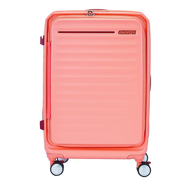 美國旅行者今年以Frontec加上新色設計，成功擄獲不少消費者的心。售價1萬2000元。（AT提供）