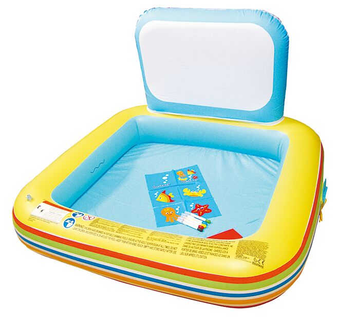 愛買量販趣味塗鴉戲水遊戲池，特價399元。（愛買提供）