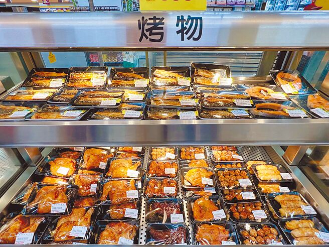 愛買量販夏季瘋檔期，開胃料理食材、熟食全面優惠。（愛買提供）