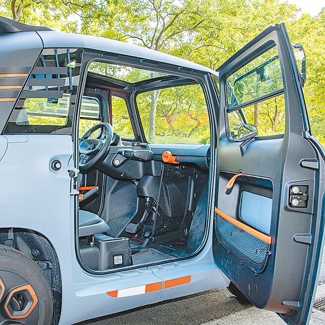 副駕開門方式與傳統相同。（陳大任攝）