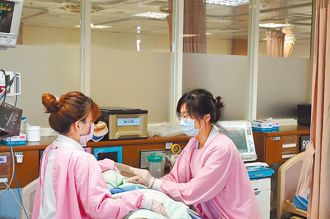 遇病患下床狠咬「家屬出言辱罵」護理師血淚告白：我也人生父母養