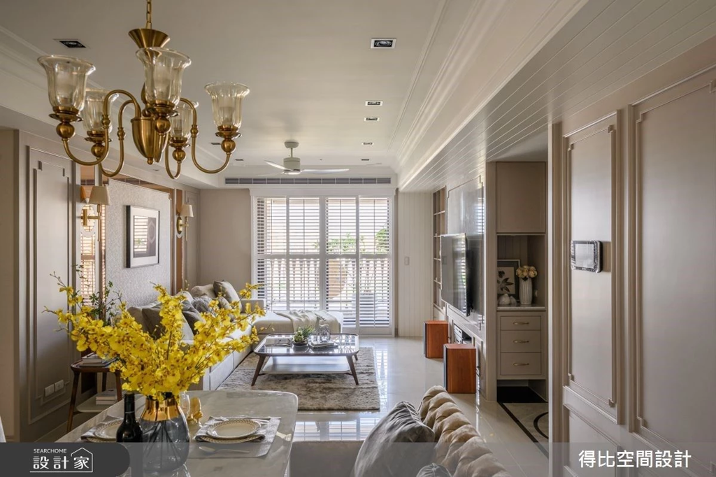 坪數相同設計大不同！美式新古典對決時尚現代風，讓客廳成為你展現品味的舞台 (圖/設計家searchome)