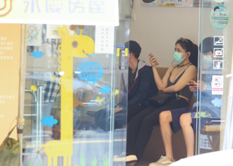 「新冠燒起來」 醫曝院內慘況 來復健也染疫