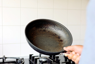 台灣首例「鐵氟龍流感」？50歲女胸悶咳嗽 一換鍋子就好了