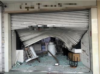 高雄2男網路互嗆！他倒車直撞香水店洩憤