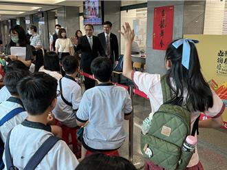 畢業生市長獎結合學科與技藝 侯友宜勉勵同學適性選擇