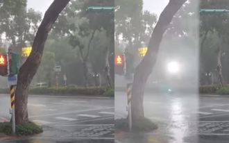 午後下暴雨它竟狂閃！ 網笑翻：雨水都超速了