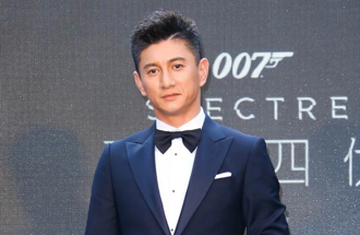 53岁吴奇隆崩坏？肿一圈暴肥照 「0修图真面目」网傻眼撞脸成龙