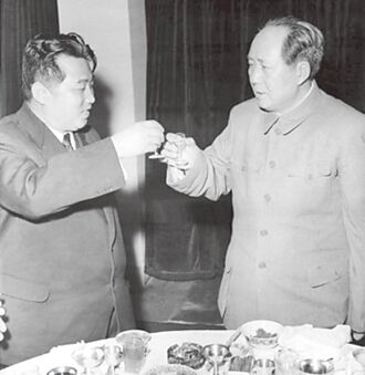 毛澤東獨排眾議決定抗美援朝