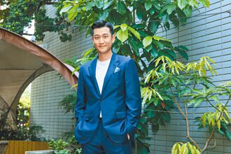 出道10年首入圍金曲 周興哲狂收恭喜喝掛