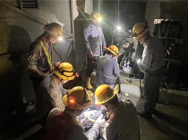 台電彰化區營業處指出，夏季期間向來是用電的高峰期，為維持穩定的供電品質，該處已針對夜市及人口密集等地點，先行派員進行線路點檢。（台電提供／孫英哲彰化傳真）