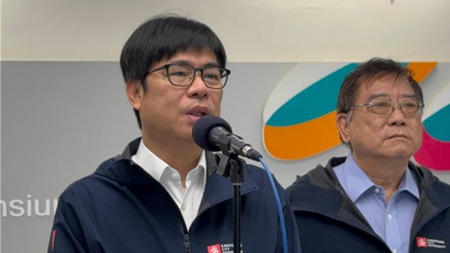 今早环评会前，高雄市长陈其迈受访提到，尊重环评委员审查，至于水电当时都做过评估。（柯宗纬摄）