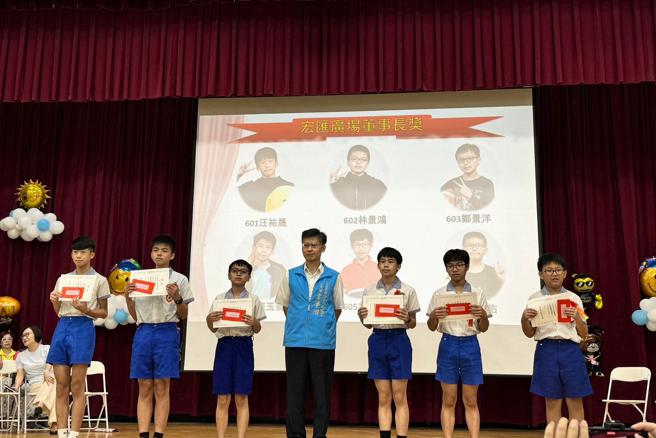 宏匯广场设立奖学金，今年共发出43万元、169名学童受惠。（宏匯广场提供）