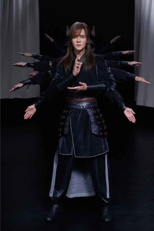 羅志祥以古裝扮相拍攝新歌〈舞狀元〉ＭＶ。（華納音樂提供）