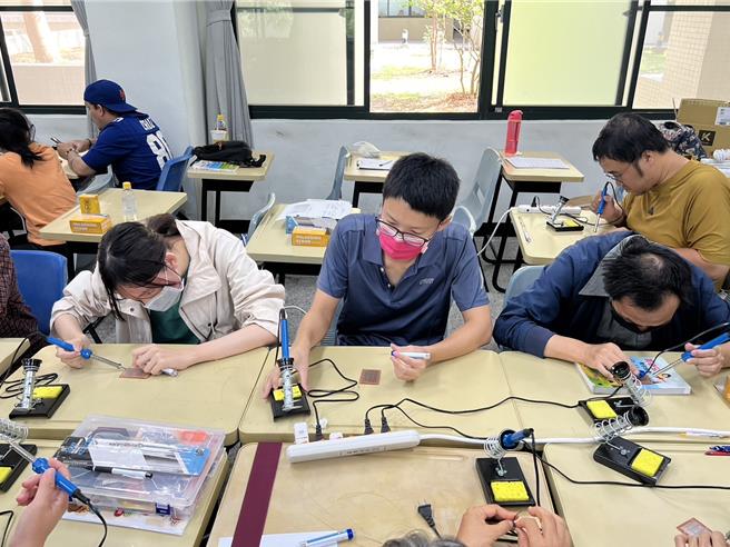 從頭開始學半導體 機械科男孩勇闖科技大廠 - 生活