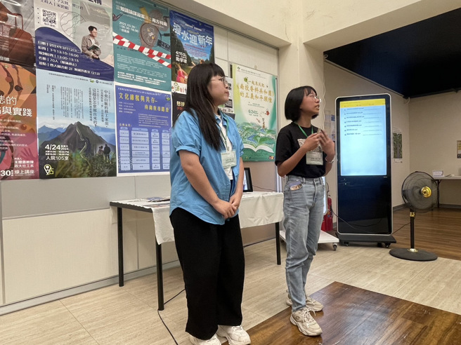 暨大東南亞學系學生林思敏、羅佩秀、陳怡蓁、林欣頤反餽修讀相關課程的心得。(照片/國立暨南國際大學提供)