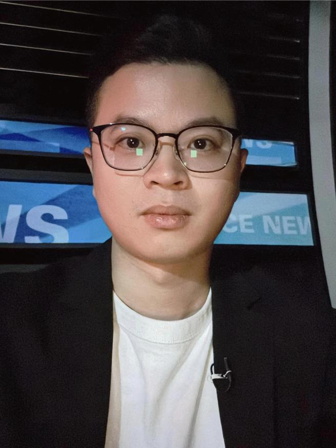 桃園市議員凌濤昨晚上節目錄影時發生內湖大跳電，他臉書發文大嘆「最大國安危機真實上演」，隨即遭洗版稱台灣是跳電、不是缺電。(凌濤提供／蔡依珍桃園傳真)