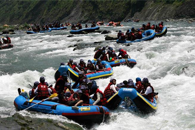 目前正值秀姑峦溪泛舟旺季，花莲县卫生局启动水域行动紧急医疗服务，在奇美部落和奚卜兰游客中心设置行动紧急医疗站，提供游客紧急救护。（花莲县卫生局提供／王志伟花莲传真）
