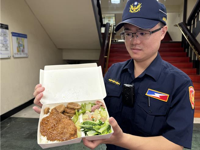 桃园市警局3楼员工餐厅7月1日起停伙，60元高CP值便当恐成绝响，许多人都感到不舍。（蔡依珍摄）