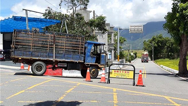 池上乡公所已于2014年公告「伯朗大道」及「天堂路」为「全年管制、禁行车辆」路段，非农作车辆不得进入。（萧嘉蕙摄）