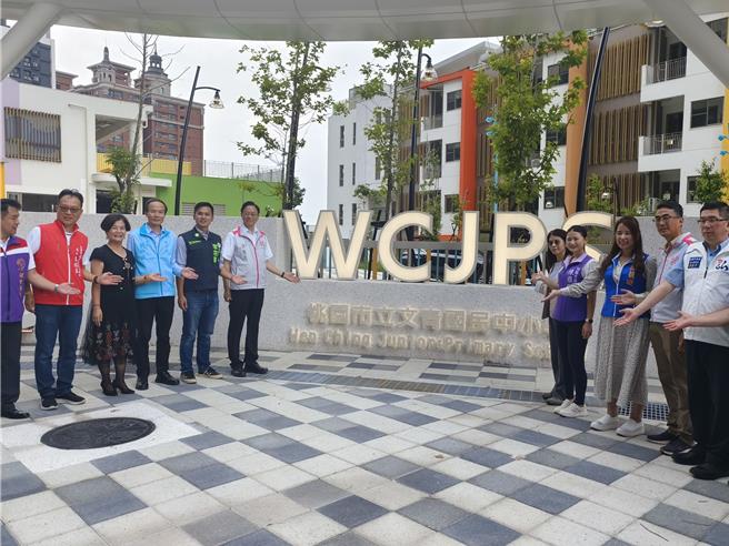 桃园市长张善政今下午到龟山区主持「桃园市立文青国民中小学二期校舍工程开工动土暨一期校舍启用」典礼。(蔡依珍摄)