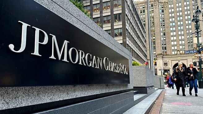 美国联准会26日将公布32家银行压力测试的结果，受测银行包括摩根大通等，预期结果应该与去年差不多为全数通过。图／美联社