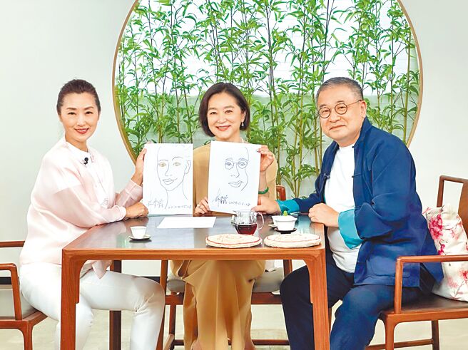 林青霞（中）日前上北京衛視《藝載中國》談人生與品茶。（摘自北京衛視《藝載中國》）