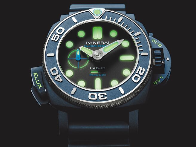 沛纳海全新Submersible Elux LAB-ID PAM01800腕表，夜光功能即按即亮更优异，10万8000欧元（约385万台币）。（Panerai提供）