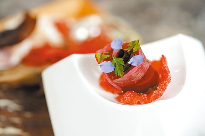 「蓝鳍鲔鱼刺身」。（Orchid兰餐厅提供）