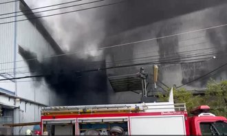 台南永康鐵皮工廠大火　濃煙四竄疑有民眾受困