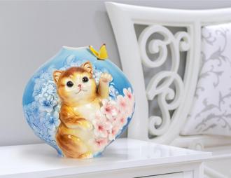 法藍瓷賣萌！首推吉貓瓷瓶吸引年輕族群